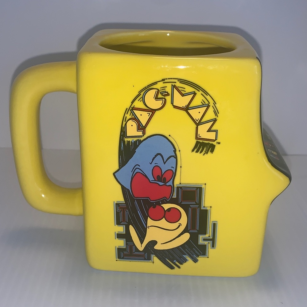 Pac-Man Coffee Mug…Great Colors and Design